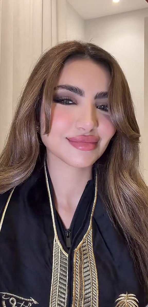Non100i's tweet photo. فاتحه بث وتحتفل باليوم الوطني وتشغل اغاني وطنيييه وبعض الناس نسمع صياحهم من بعيييد 🔥 https://t.co/WBHeuKmg7V