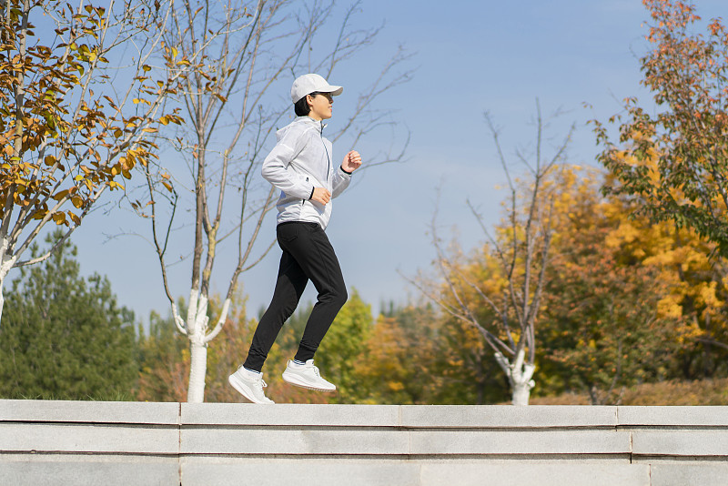 Ken_S911's tweet photo. [Took the leap to train for my first half marathon this month—today’s 10k PR beat my old time by 2 mins! Small steps stack up to big wins, don’t sleep on the grind. ♂]， https://t.co/idsVkKKrHl