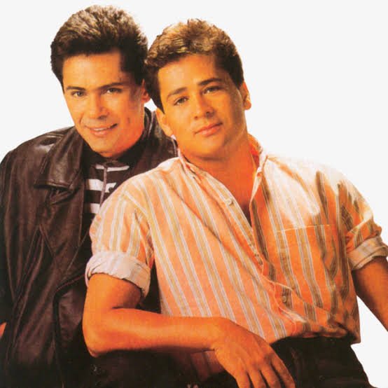 AndradeBHMG's tweet photo. Vai fazer uma dupla musical?

Não seja o primeiro nome da dupla.

Todos os  nomes em caixa alta faleceram primeiro... 

JOÃO PAULO e Daniel, LEANDRO e Leonardo, TONICO e Tinoco, CHRYSTIAN e Ralf, RICK e Renner, CLAUDINHO e Buchecha, JOÃO MINEIRO e Marciano, CHICO REI e Paraná, MATTÃO e Monteiro, MARINHO e Eduardo.

Brutal! 😱