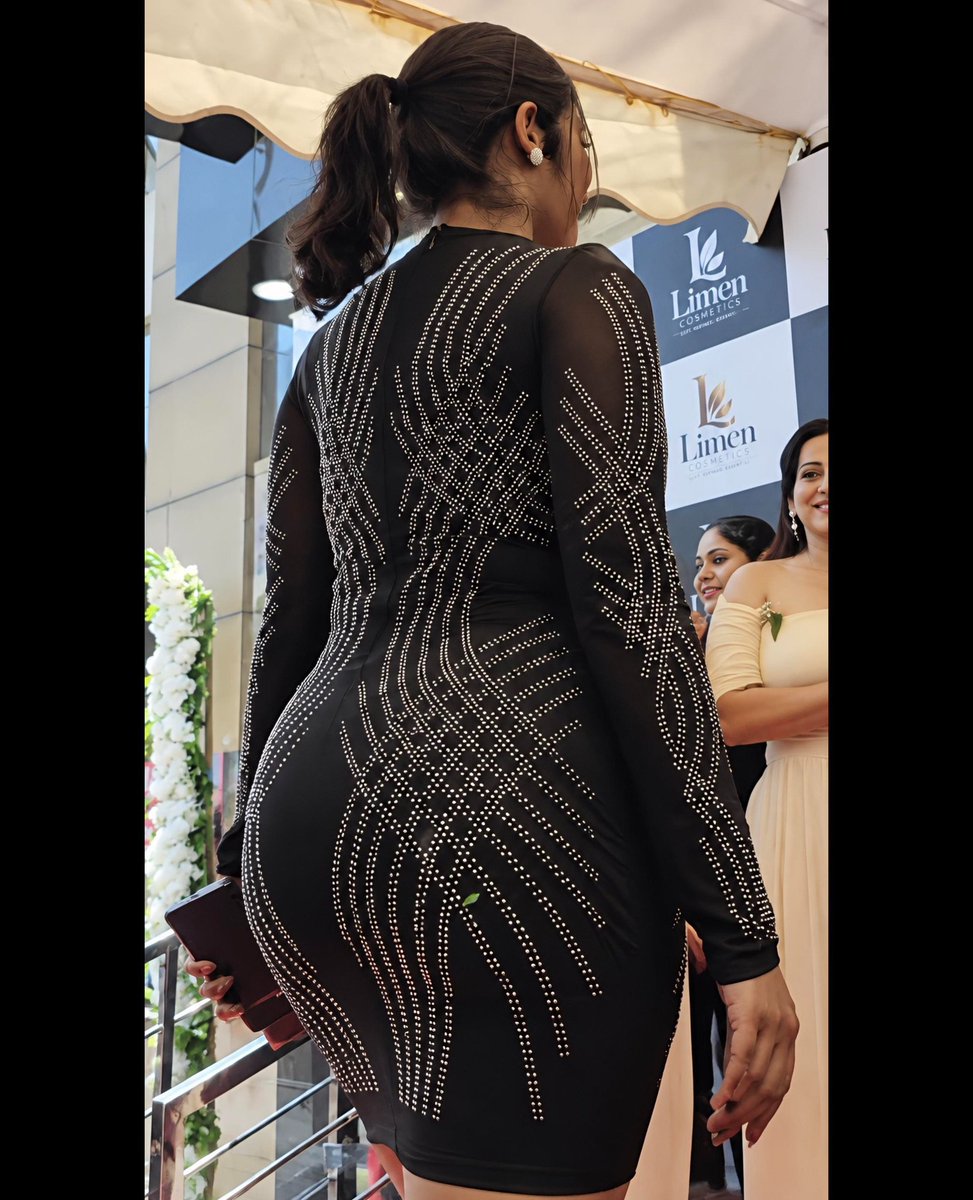 Rohan_Tamanna's tweet photo. Black b#mb figure 💣💥 Kerala insta influencer Mekha manikandan wiped out Anna rajan completely in an inauguration 🎉 idhelam moratu thanamana structur€ 🥵 📈 
Assault ah Anna rajan ah thooki sapta 😮❤ That tight 0utf!t, ava walk antha style and s!ze 👑 https://t.co/Dz3oW9y2lR
