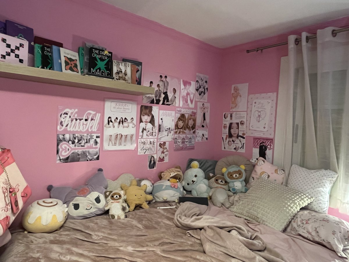 galrotic's tweet photo. room update:3 https://t.co/3BwhRSQZWu