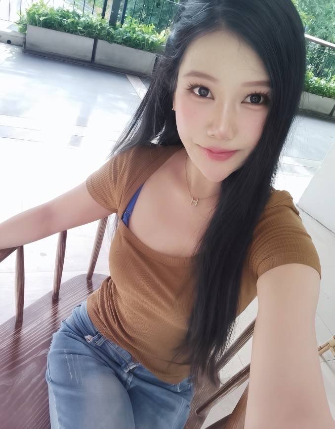 SimoneZiss5kx6's tweet photo. 🤍ผิวใสฉ่ำวาว สวยดูเลอค่า💫 ไอเทมลับที่บิวตี้บล็อกเกอร์เกาหลีโหวตให้เป็นอันดับ 1!"ของ ครีมกันแดดเนื้อซูเฟล่ บางเบา คุมมันนาน🌞

🆔 ไอดี iiuu98
#รับงานสมุย #สมุย https://t.co/1ChuBb66Eg