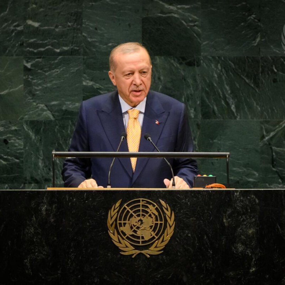 pusholder's tweet photo. Cumhurbaşkanı Erdoğan: "Biz gerekirse sıkıntı çekeriz gerekirse bedel öderiz ama haksızlık karşısında susmayız, zulme asla rıza göstermeyiz.” https://t.co/0Kz7ciGMWn