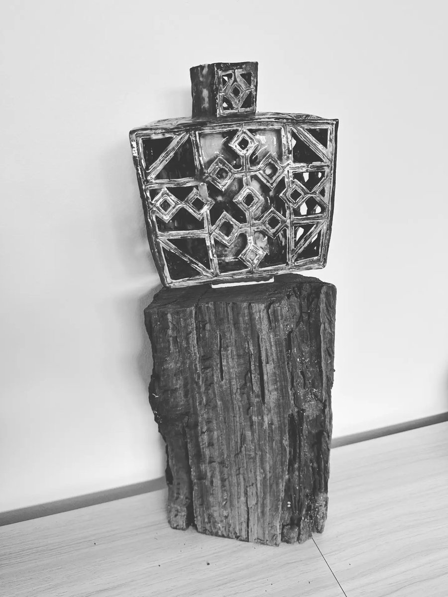 DelorseSlightam's tweet photo. Finally found the original drawing of the “Hinge” among the luggage. Grateful to you, Stagg Ceramics. The note: What happens when there’s nothing in between to hold? https://t.co/BoWKYCK8Cm