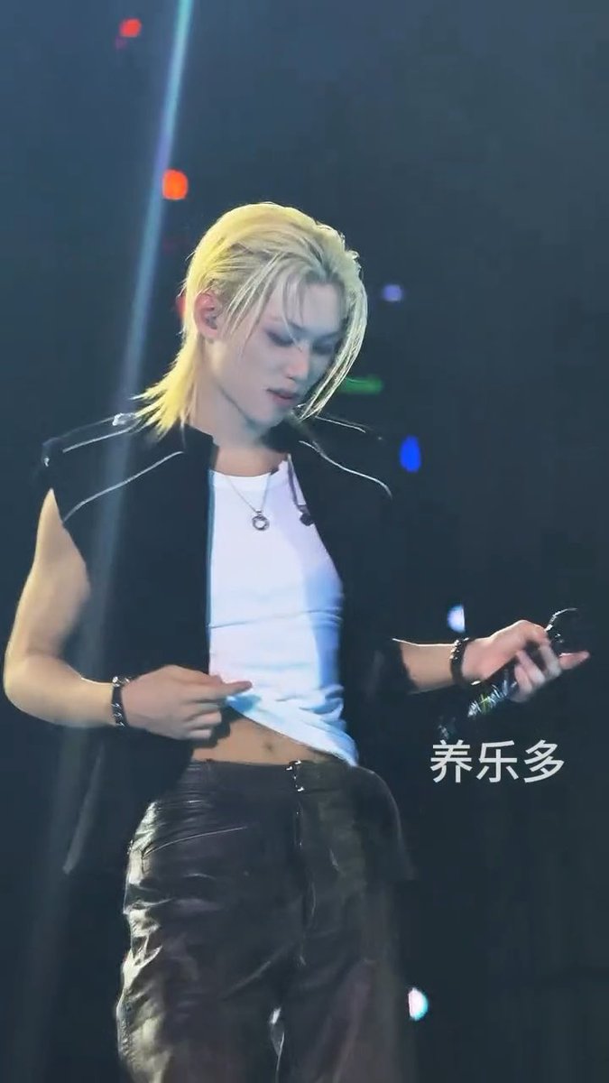 didy_3's tweet photo. LEE FELIX WHY DO YOU DO THAT IM JUST A GIRL https://t.co/o9s1y1SvkH