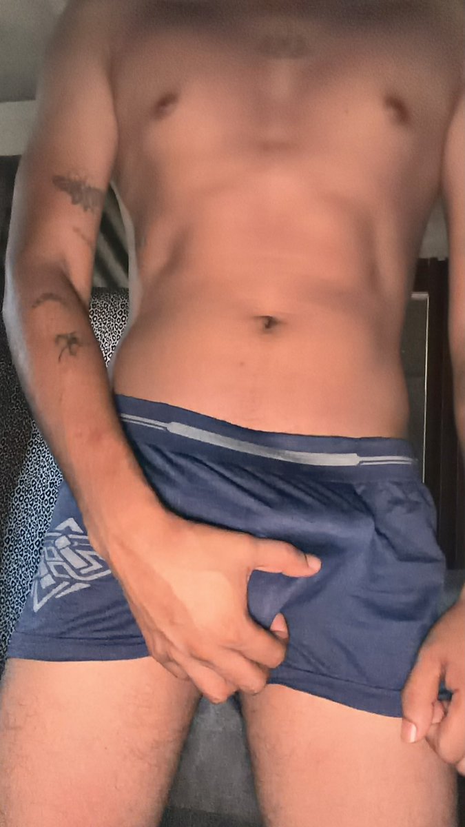 Eliasa1sc's tweet photo. Siempre Hot y pajero, que opinan? https://t.co/QjNUv80HZm