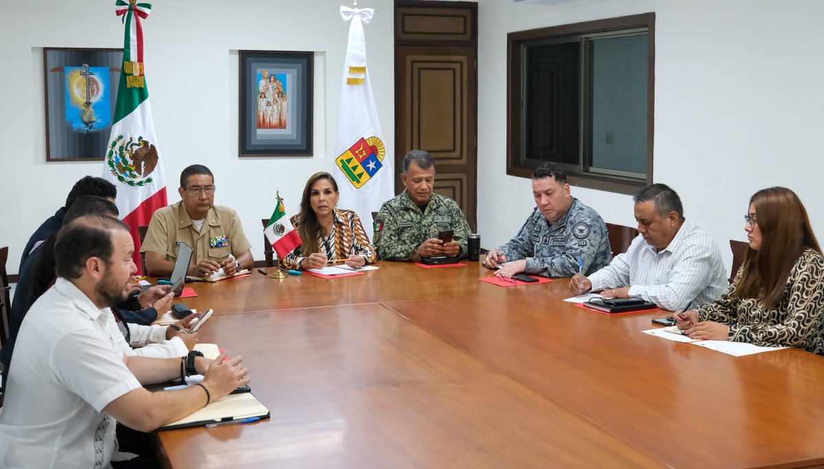 MaraLezama's tweet photo. 🛡️ Desde nuestra capital #Chetumal nos reunimos con las y los integrantes de la Mesa de Coordinación Estatal para la Construcción de Paz y Seguridad, donde revisamos los avances y las acciones que estamos realizando en territorio en cada municipio, para mantener la tranquilidad en Quintana Roo. 

La coordinación y el trabajo conjunto nos permiten dar resultados, mantener la disminución sostenida de los delitos, hacer justicia a cada caso y avanzar hacia un estado más seguro.