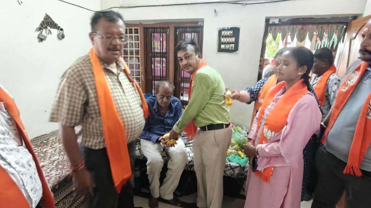 BJPStadiumWard's tweet photo. આપણા માનનીય અને આદરણીય વડાપ્રધાન શ્રી નરેન્દ્રભાઈ મોદી સાહેબના લોકસેવા અને સમર્પણના ૨૫ વર્ષ પૂર્ણ થવાના શુભ પ્રસંગે, ‘સેવા સંકલ્પ અભિયાન’ અંતર્ગત આજે સ્ટેડિયમ વોર્ડ સ્થિત ‘આવિષ્કાર ફાઉન્ડેશન વૃદ્ધાશ્રમ’ની ભાવપૂર્ણ મુલાકાત લીધી. https://t.co/RrIEsyEtQD