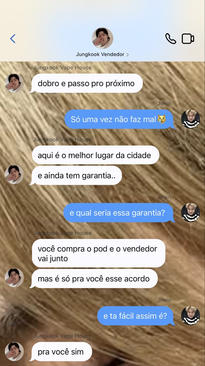 leledacucadojjk's tweet photo. #aujikook 🪡 | onde Jimin vai a uma loja comprar pod e acaba esquecendo seu carregador lá… https://t.co/2QbdSNpTtF