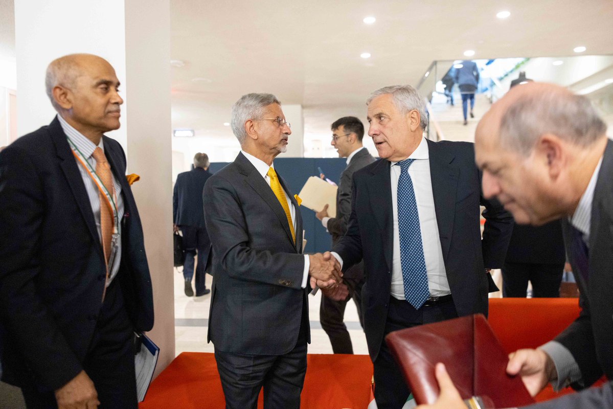 DrSJaishankar's tweet photo. Good to catch up with DPM &amp; FM @Antonio_Tajani of Italy #UNGA81

Our conversation focused on the Gulf situation, IMEC, and the Ukraine conflict. 

🇮🇳 🇮🇹 https://t.co/zaP5f9sycs