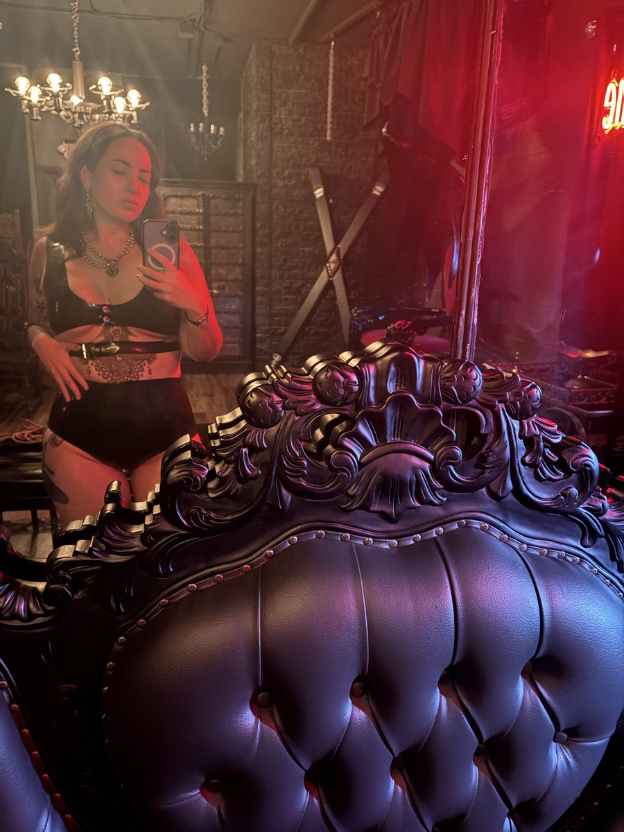 dx_dionysus's tweet photo. I have a head full of sinful ideas &amp; hands capable of bringing them to life. https://t.co/UtfgcKzc6b