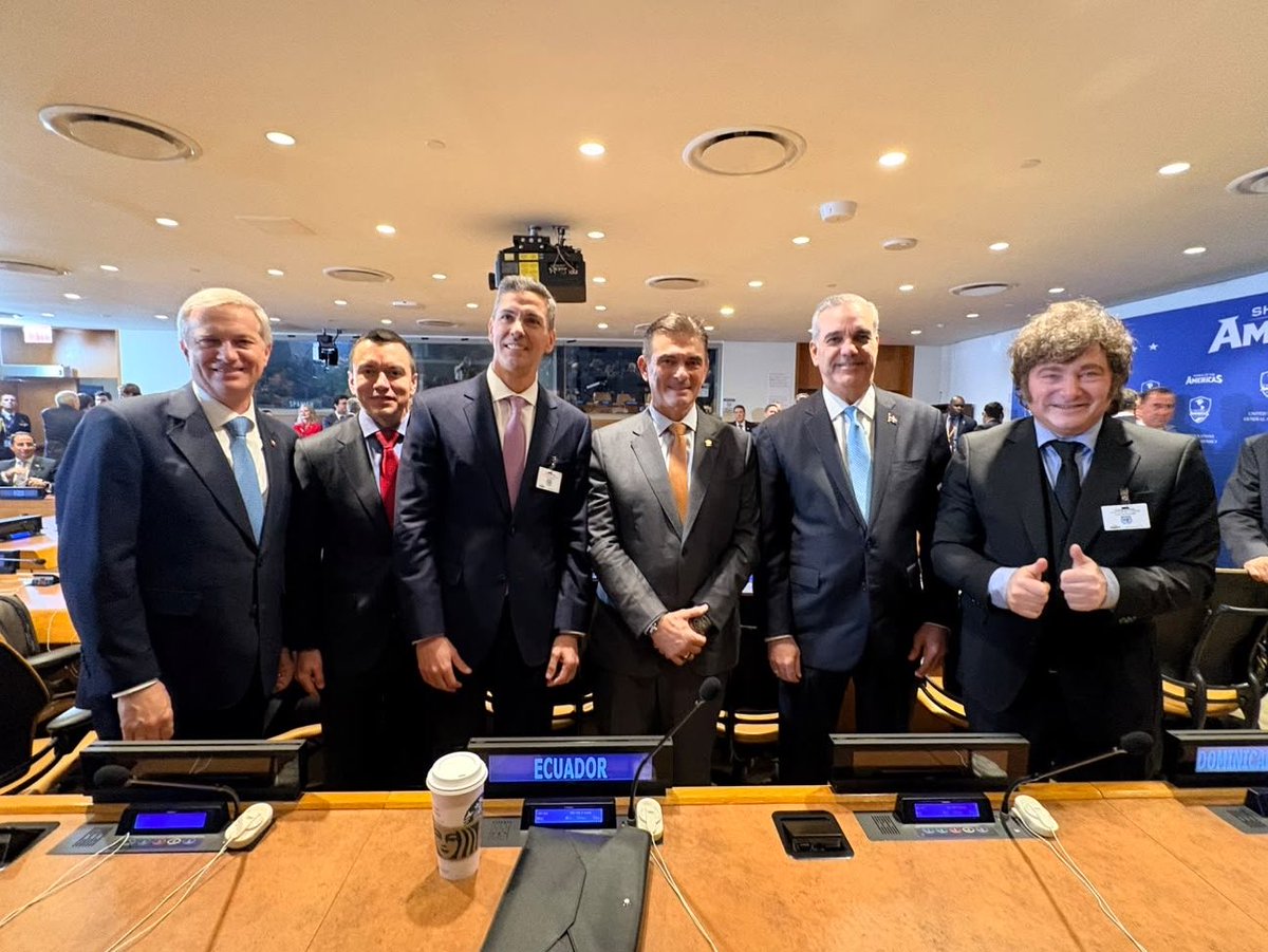 Rodrigo_PazP's tweet photo. Llegamos a la Reunión del Escudo de las Américas. https://t.co/6McIXIU4Kk