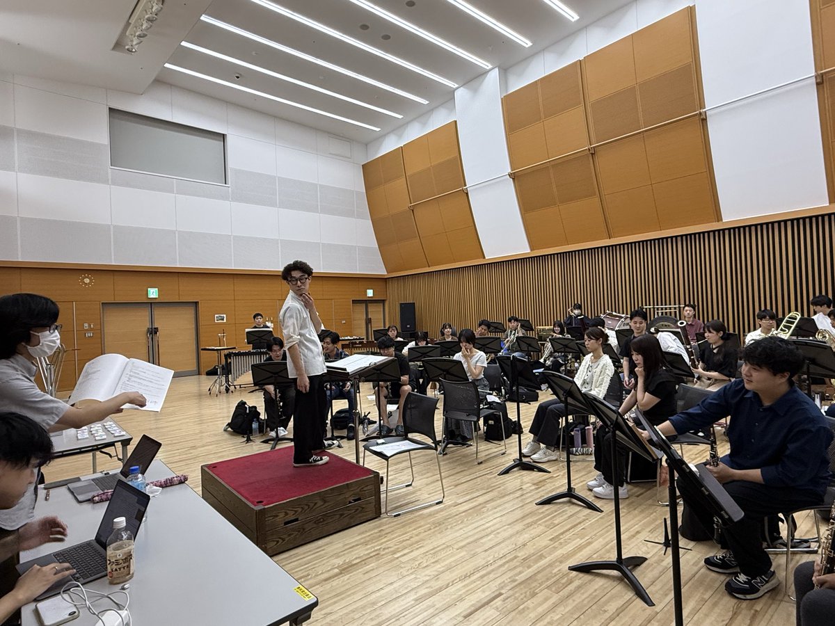 shining_yca's tweet photo. 一昨日、12月4日の演奏会で初演される6作品の��出し会を行いました。作品のブラッシュアップに向けて双方から活発にやり取りが行われ、大変有意義な会となりました✨
各作品のリハ動画は後日公開予定ですので、お楽しみに！ https://t.co/g4AYu1WTfq