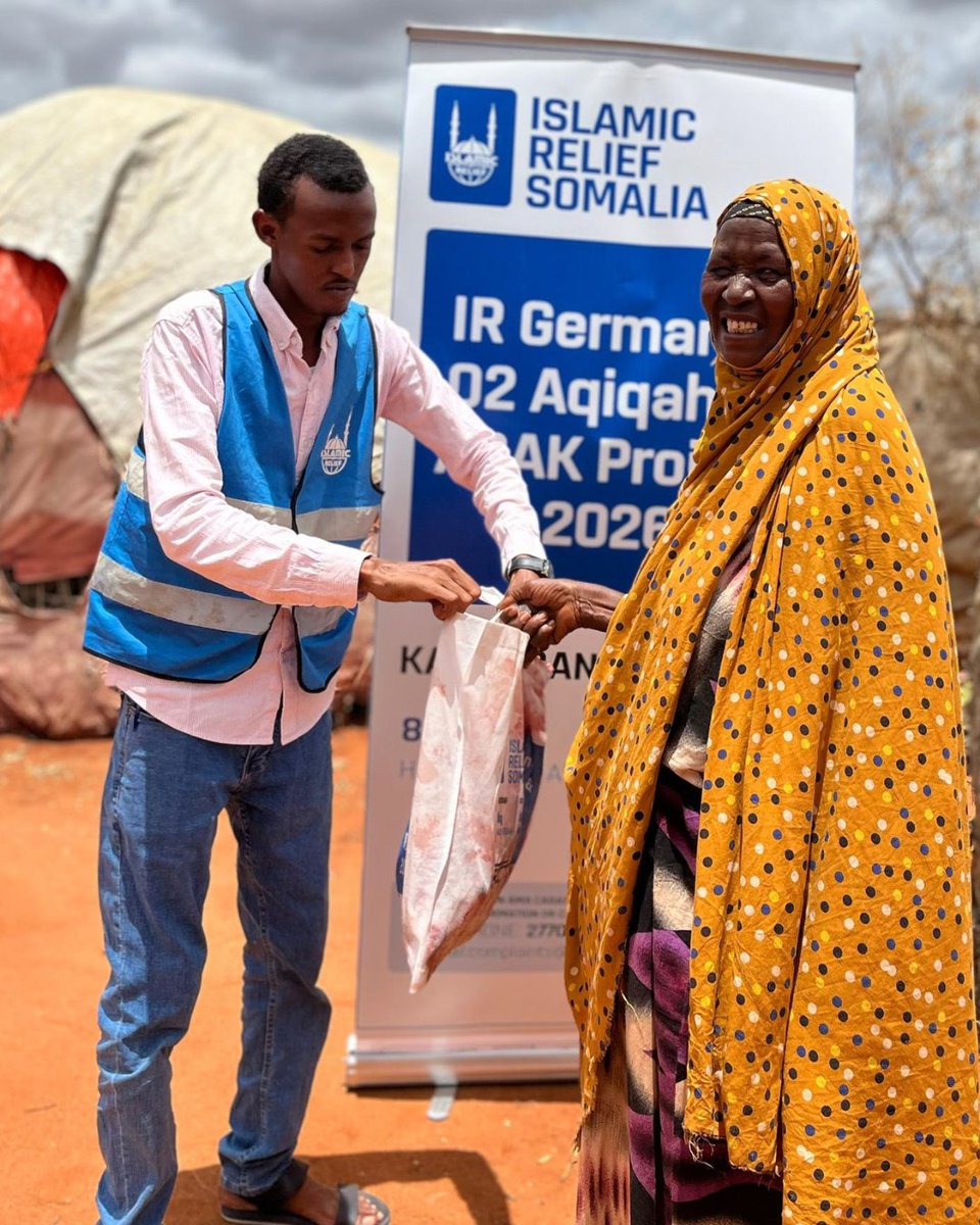 IslamicReliefDE's tweet photo. Eure Spenden kommen an!🥰

Auch im 2. Quartal wurden eure Adak- und Aqiqa-Spenden umgesetzt und das Fleisch an begünstigte Familien verteilt. Hier seht ihr einige Eindrücke der Verteilung in Somalia. ❤️

Dort erschweren wiederkehrende Dürreperioden, steigende Lebensmittelpreise und fehlende Einkommensmöglichkeiten vielen Familien den Zugang zu ausgewogener Ernährung. Besonders proteinreiche Lebensmittel wie Fleisch sind für viele kaum erschwinglich.

Mit eurer Adak- und Aqiqa-Spende tragt ihr dazu bei, Familien mit wertvollen Nahrungsmitteln zu versorgen und ihnen einen Moment der Freude und Gemeinschaft zu schenken.

Danke, dass ihr diese Hilfe möglich macht! 🥹
.
#islamicrelief #somalia #aqiqa #adak #spenden #humanitärehilfe