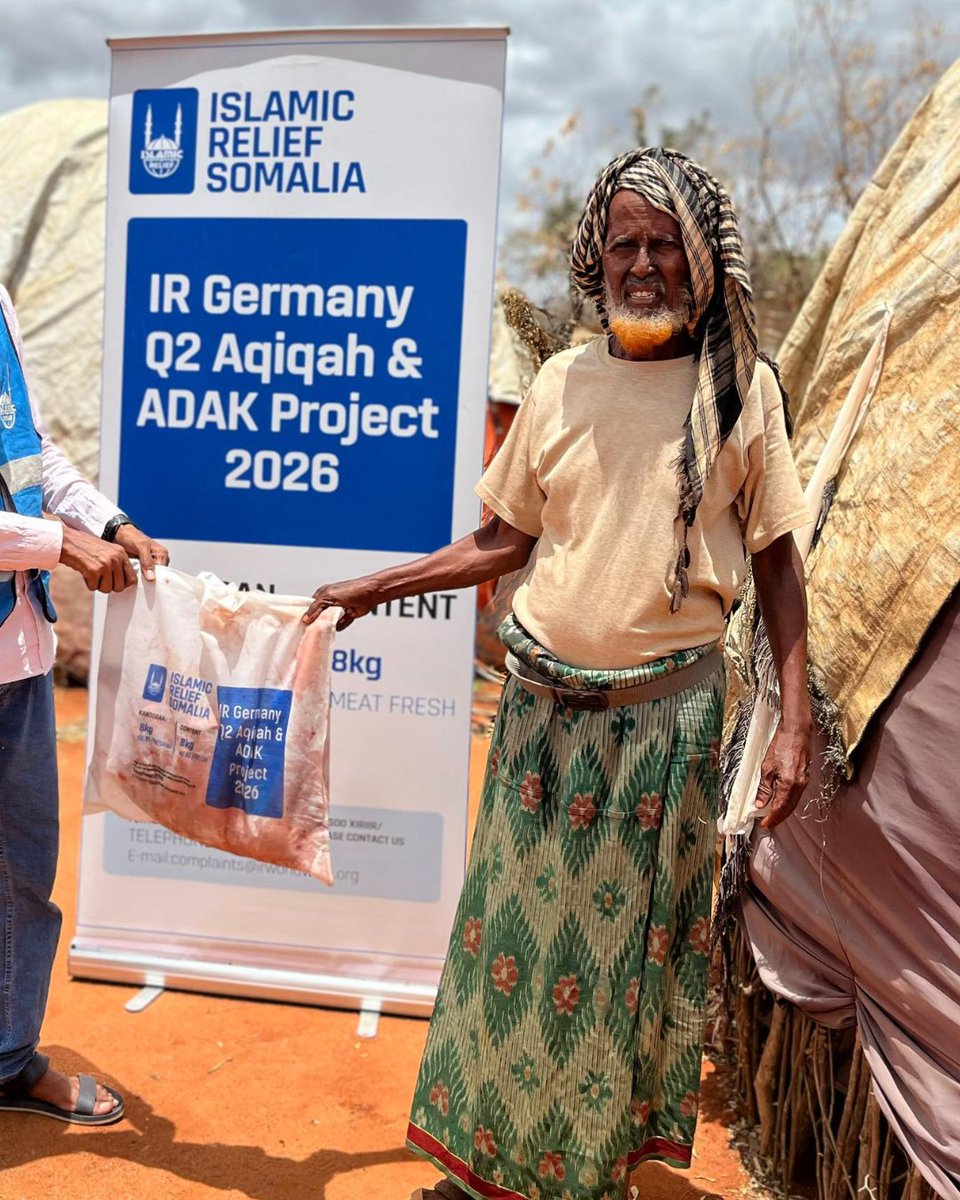 IslamicReliefDE's tweet photo. Eure Spenden kommen an!🥰

Auch im 2. Quartal wurden eure Adak- und Aqiqa-Spenden umgesetzt und das Fleisch an begünstigte Familien verteilt. Hier seht ihr einige Eindrücke der Verteilung in Somalia. ❤️

Dort erschweren wiederkehrende Dürreperioden, steigende Lebensmittelpreise und fehlende Einkommensmöglichkeiten vielen Familien den Zugang zu ausgewogener Ernährung. Besonders proteinreiche Lebensmittel wie Fleisch sind für viele kaum erschwinglich.

Mit eurer Adak- und Aqiqa-Spende tragt ihr dazu bei, Familien mit wertvollen Nahrungsmitteln zu versorgen und ihnen einen Moment der Freude und Gemeinschaft zu schenken.

Danke, dass ihr diese Hilfe möglich macht! 🥹
.
#islamicrelief #somalia #aqiqa #adak #spenden #humanitärehilfe