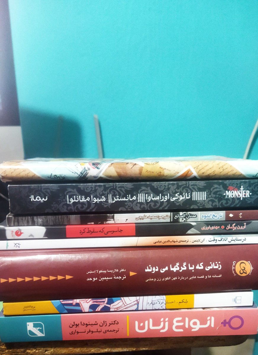 dargonfly_k's tweet photo. لاشی‌های تند‌خون
اینقدر پز ندید من تو خوندن‌ کندم.
تازه علاوه بر کند بودن هرزخوانم هستم
مثلا کتاب آخر کادوپیچ شده کتاب نشانه‌های راه سیدقطبه:))))))) https://t.co/GvZZhu2rPD