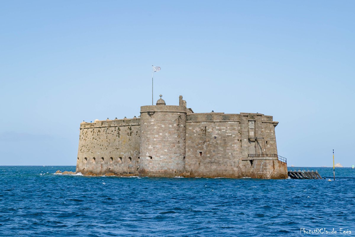 bloomdolly697's tweet photo. Château du taureau à Carantec Finistère https://t.co/b6w6ZcafZd