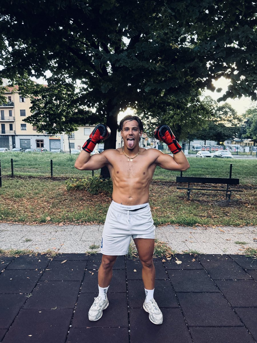 chiefGG9's tweet photo. Passata fatta  🥊 https://t.co/rUOhcy1Vph