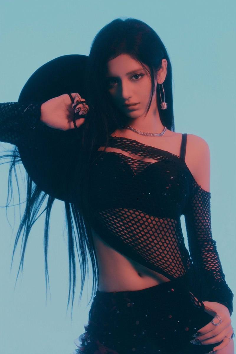 ASsaxxw's tweet photo. X:IN have unveiled a concept photo of Aria ahead of their upcoming comeback “Chain Reaction”

#ChainReaction #엑신 #XIN #ZZIRIT #ARIA #ARIAXIN https://t.co/8eeRm861RD