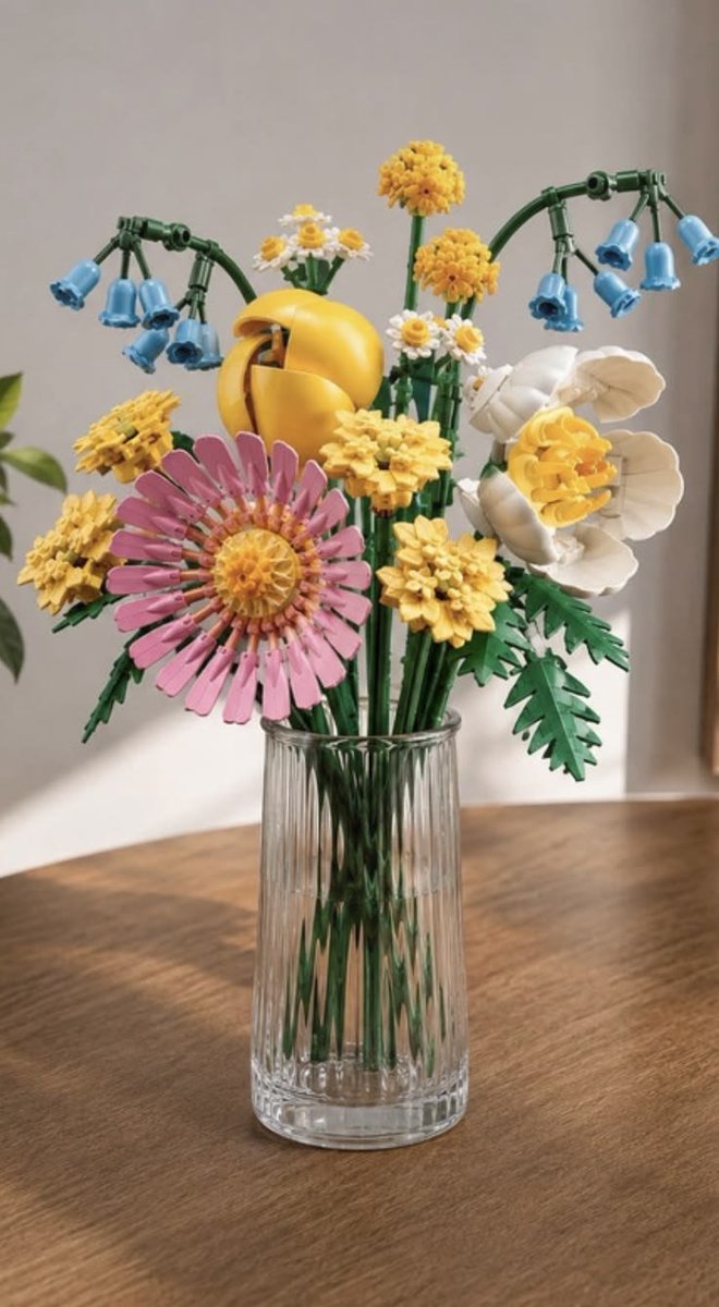 dreamyflowerrs's tweet photo. lego flowers 💐 https://t.co/NGWAPGVz3x