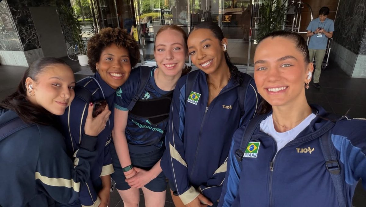 itsbergmann's tweet photo. eu tô muiro feliz pela temporada de clubes, mas meu maior xodó sempre vai ser a temporada de seleções!!!

amo minhas piticas juntas ❤️‍🩹 #sfv https://t.co/YGxNCW4fbS