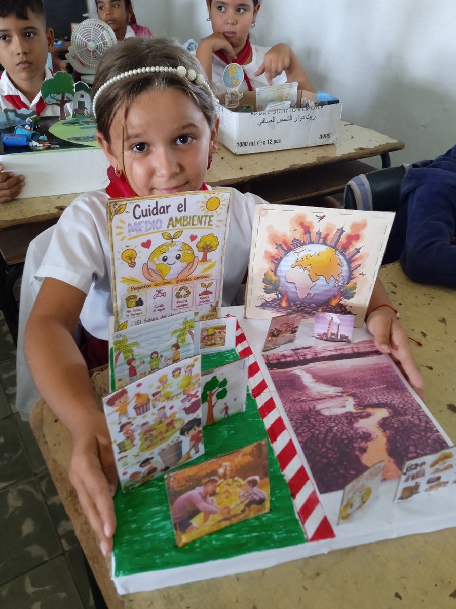 midiala47232's tweet photo. Camilo Cienfuegos #Jatibonico . La exposición de medios de enseñanza en la escuela primaria es una experiencia que convierte el aula en construcción colectiva del conocimiento. #SanctiSpíritusEnMarcha https://t.co/LROKPmcmKH