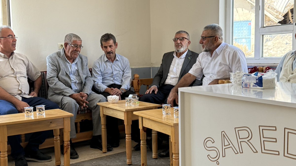 azizbalikk's tweet photo. Beraberimizdeki heyetle birlikte Akgül, Aslan ve Baran ailelerinin taziyelerine katıldık.
Ailelerimizin acılarını paylaşıyor, vefat edenlere Allah’tan rahmet; yakınlarına sabır diliyorum.
Rabbim mekânlarını cennet eylesin.
#HÜDAPAR #Bismil https://t.co/ysSQIhBmcs
