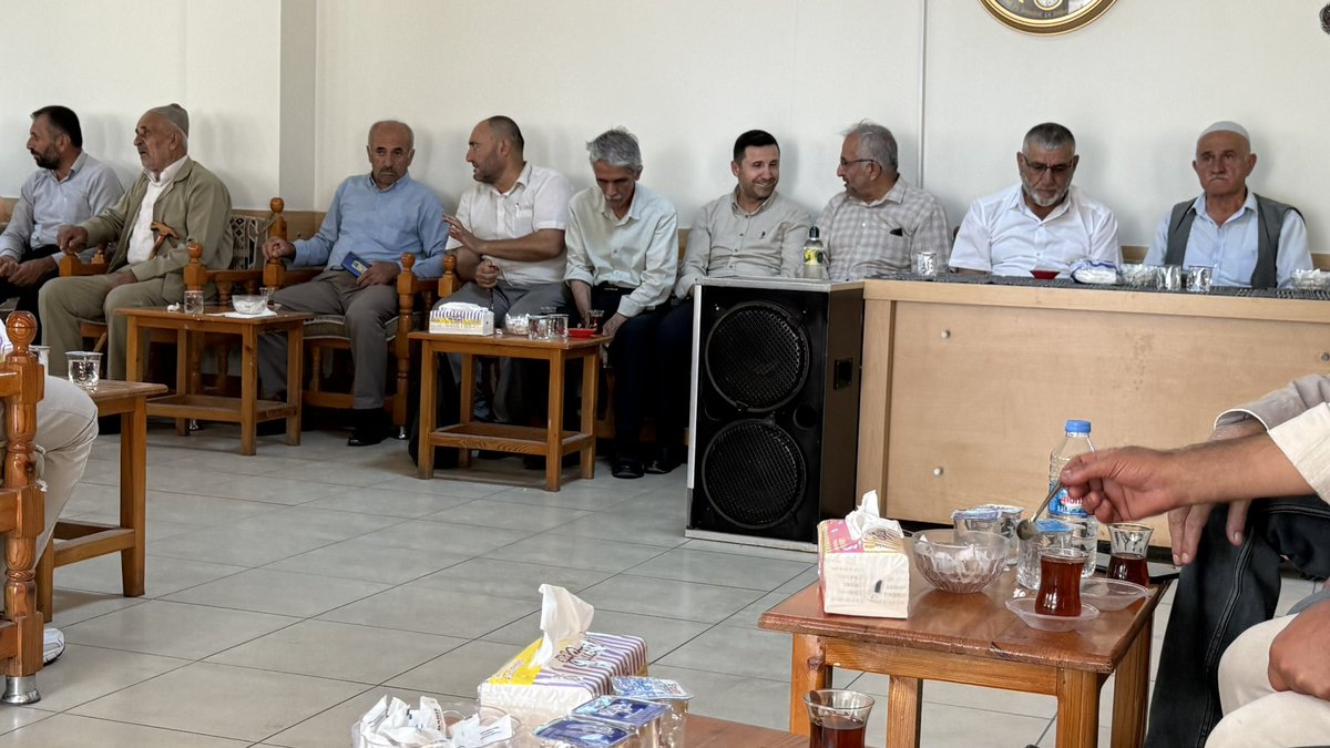azizbalikk's tweet photo. Beraberimizdeki heyetle birlikte Akgül, Aslan ve Baran ailelerinin taziyelerine katıldık.
Ailelerimizin acılarını paylaşıyor, vefat edenlere Allah’tan rahmet; yakınlarına sabır diliyorum.
Rabbim mekânlarını cennet eylesin.
#HÜDAPAR #Bismil https://t.co/ysSQIhBmcs