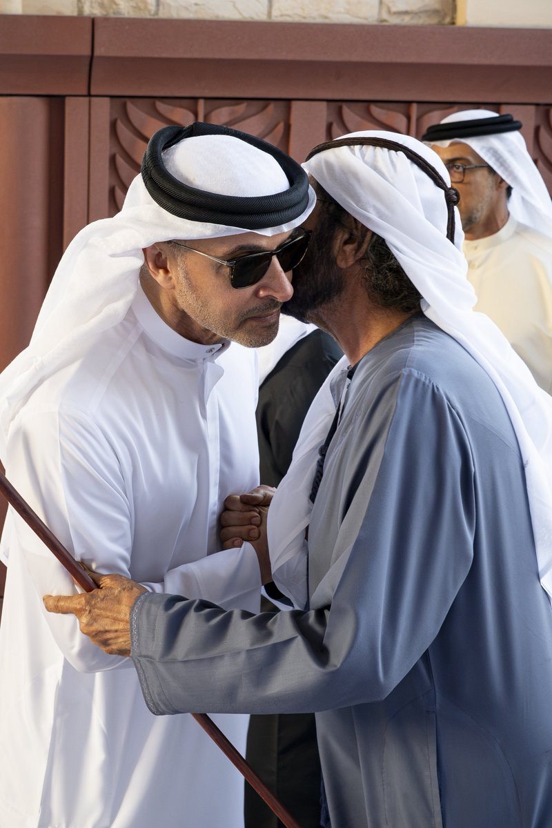 Mohammad_ae's tweet photo. رئيس الدولة وحكام الإمارات والشيوخ يعزون محمد بن راشد في وفاة أحمد بن راشد https://t.co/3X5AQOjDX4