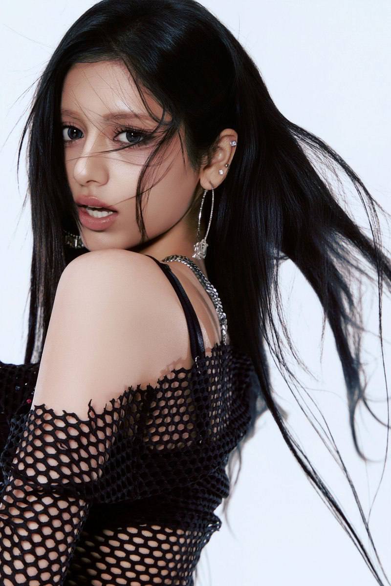 ASsaxxw's tweet photo. X:IN have unveiled a concept photo of Aria ahead of their upcoming comeback “Chain Reaction”

#ChainReaction #엑신 #XIN #ZZIRIT #ARIA #ARIAXIN https://t.co/z3NHbGGJM0