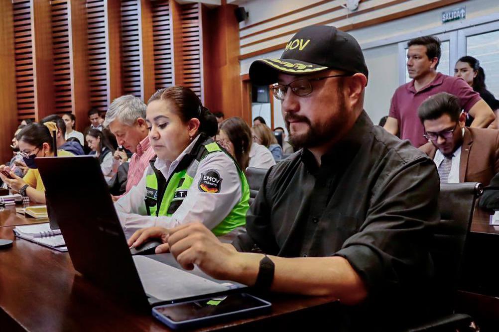 emov_ep's tweet photo. 🚦 #EMOVInforma
Hoy participamos en el simulacro por el Fenómeno del Niño junto a los organismos de seguridad y respuesta de Cuenca.
Nuestro contingente de tránsito está preparado para apoyar la movilidad y responder de manera oportuna ante una emergencia.
#EMOVContigo
@MarisolPenaloz2
@AlcaldiaCuenca1