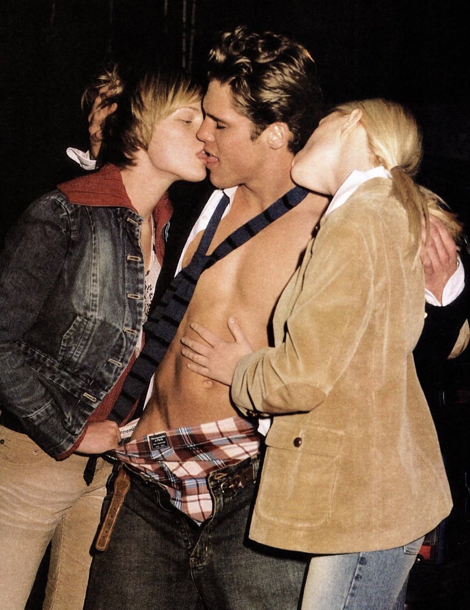 AlbumAura's tweet photo. Abercrombie &amp; fitch ads via early 2000’s https://t.co/8EfzMRVcVQ