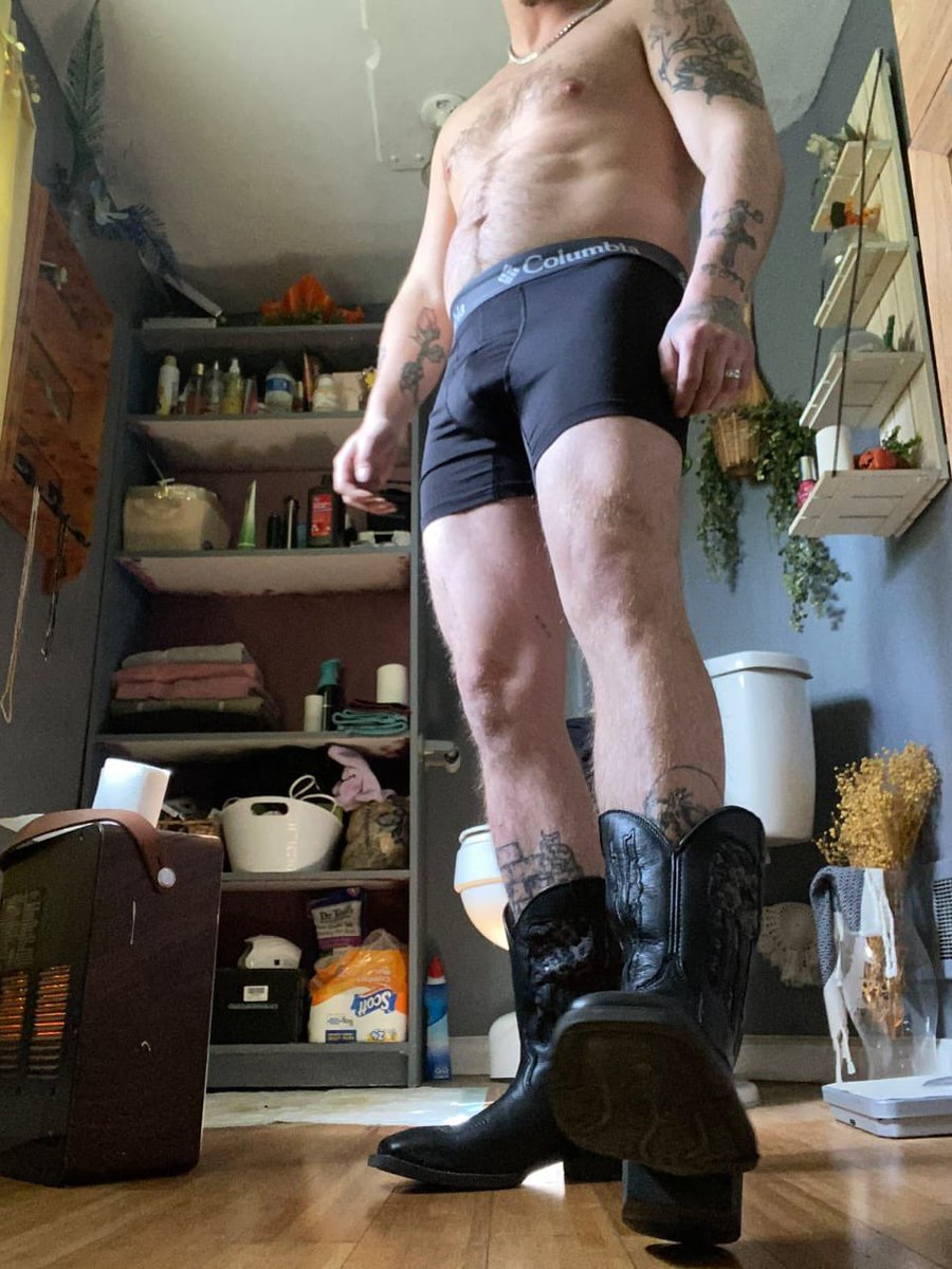 master_bald's tweet photo. U getting on your knees fg! 😈

#findom #domination #footfetısh #alpha 
#spit https://t.co/xhWZcANM4m