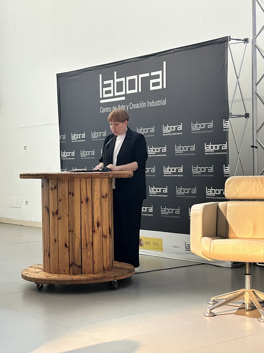 inaciugalan's tweet photo. Na celebración del Día Européu de les Llingües en @LABoral Xixón. https://t.co/3QJpqi9xug
