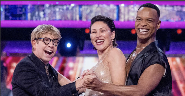 MirrorTV's tweet photo. Strictly legend brands new host Josh Widdicombe 'lost and nervous'.

https://t.co/qacEfzUjQK https://t.co/J3FmQycOUq