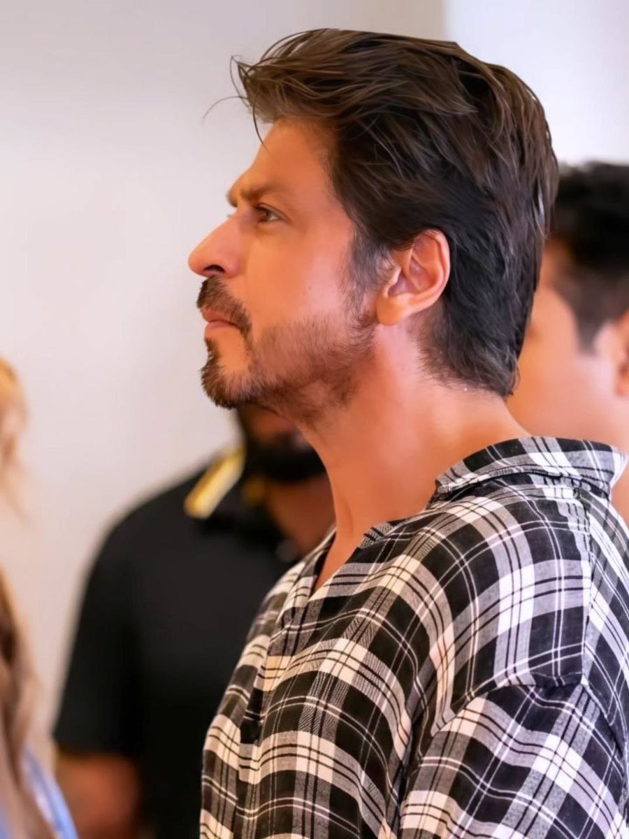 SRKCHENNAIFC's tweet photo. A divine aura, a royal presence, and a charm that feels truly eternal. Shah Rukh Khan doesn’t just enter a frame, he owns it. 👑✨❤️

#ShahRukhKhan @iamsrk #KING https://t.co/q4TTWF3rjf