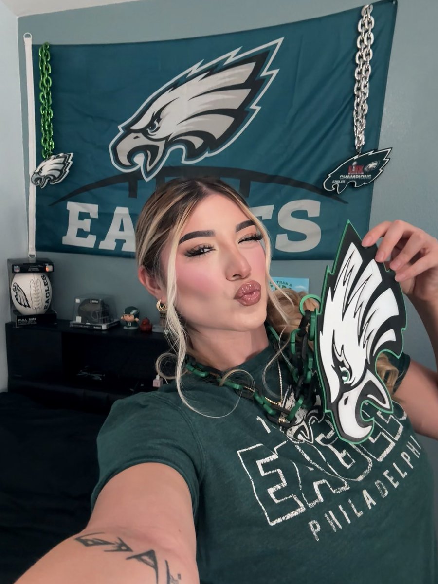 Jaylinaaa1's tweet photo. Go Birds (say it back)💚🦅 

instagram: @jaylinxrose_ 

#gobirds 
#flyeaglesfly 
#nfl 
#philly https://t.co/xzpsRNfCAF