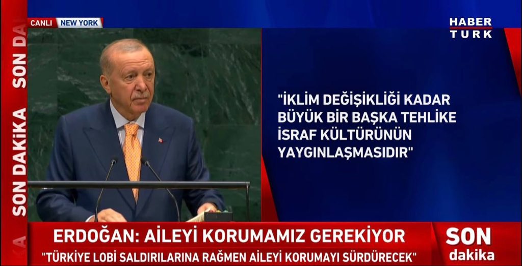 Skta2525's tweet photo. Aile Yılı’nda ailelerin bir arada kalabilmesi, anne ve babaların evlatlarından ayrı düşmemesi en büyük temennimizdir. İL EMRİ, ailesinden ayrı kalan öğretmenler için bütünlüğü sağlayan bir umut olacaktır. #ilEmriAileyiKorur @RTErdogan @burhanduran @hasandogan @EmineErdogan ✨🧒 https://t.co/jBVj9I0zHo