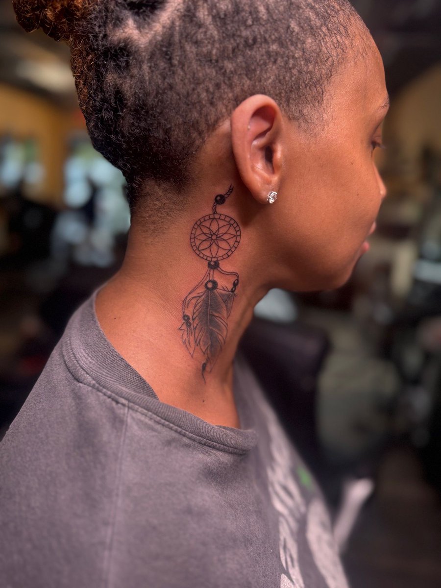 BurnedHeartsTat's tweet photo. A delicate dream catcher with a feather, carefully crafted to adorn the neck. 🕊️✨
This tattoo was done by tattoo artist Abraham (@abraham_arttoo) at Burned Hearts Tattoo in Columbus, Ohio.
#abrahamtattoo #blackgraytattoo #blacktattoo #graytattoo #necktattoo #behindeartattoo #be https://t.co/8vMuofcbyF
