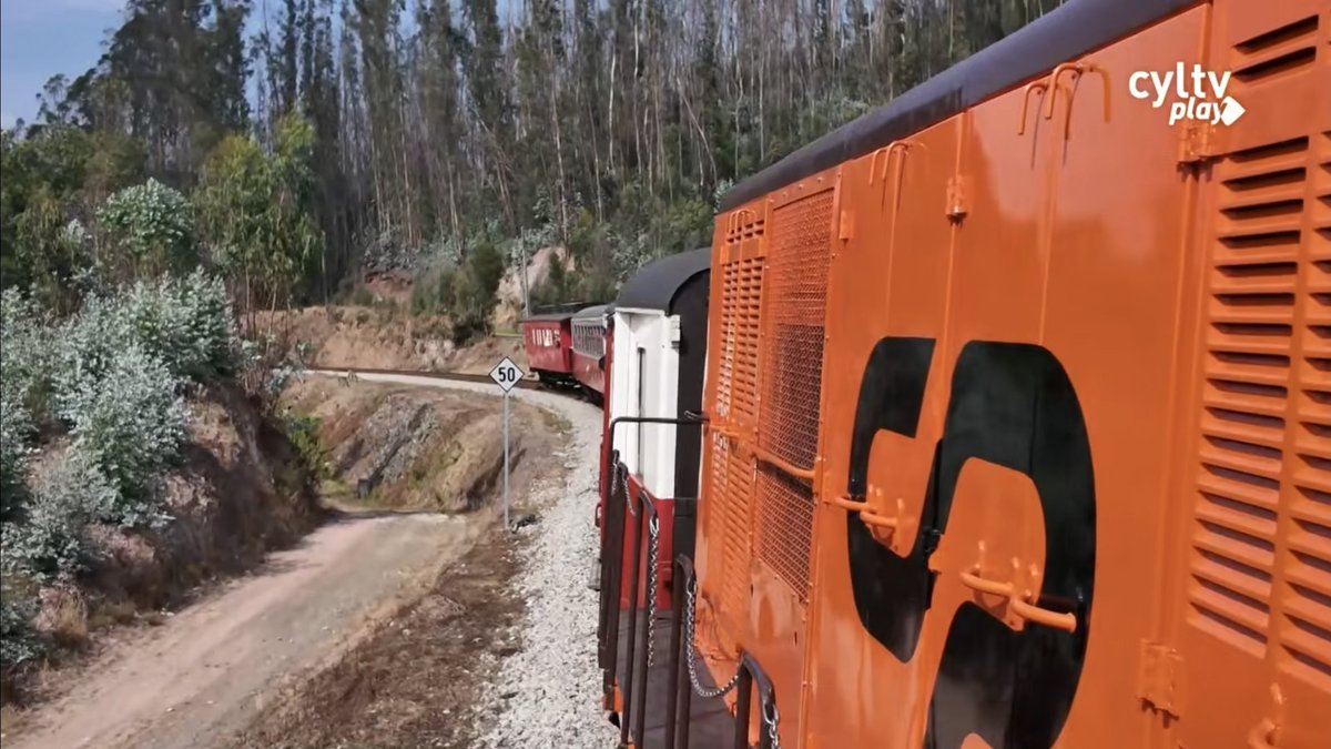 mclvouga's tweet photo. 🚂 Descobrindo o Comboio Histórico do Vouga... além-fronteiras!

🔍 Saiba mais aqui: https://t.co/Sawb6B20WP

🎥 Assista à reportagem da @cyltv aqui: https://t.co/MXJ15Rt7g8

#mclv
#mclvouga
#linhadovouga
#vouguinha 
#bitolametrica
#viaestreita
#comboiohistoricodovouga https://t.co/fIsSdfhRog
