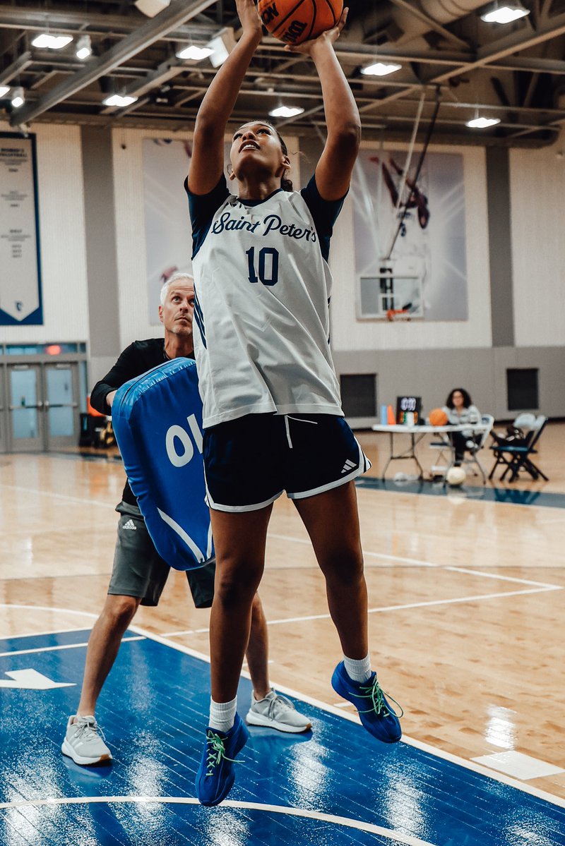 PeacocksWBB's tweet photo. It’s official. We are back and day one is in the books🚨🏀
#StrutUp🦚 | #WintheDay | #COMPETE https://t.co/AR7TVmA76v
