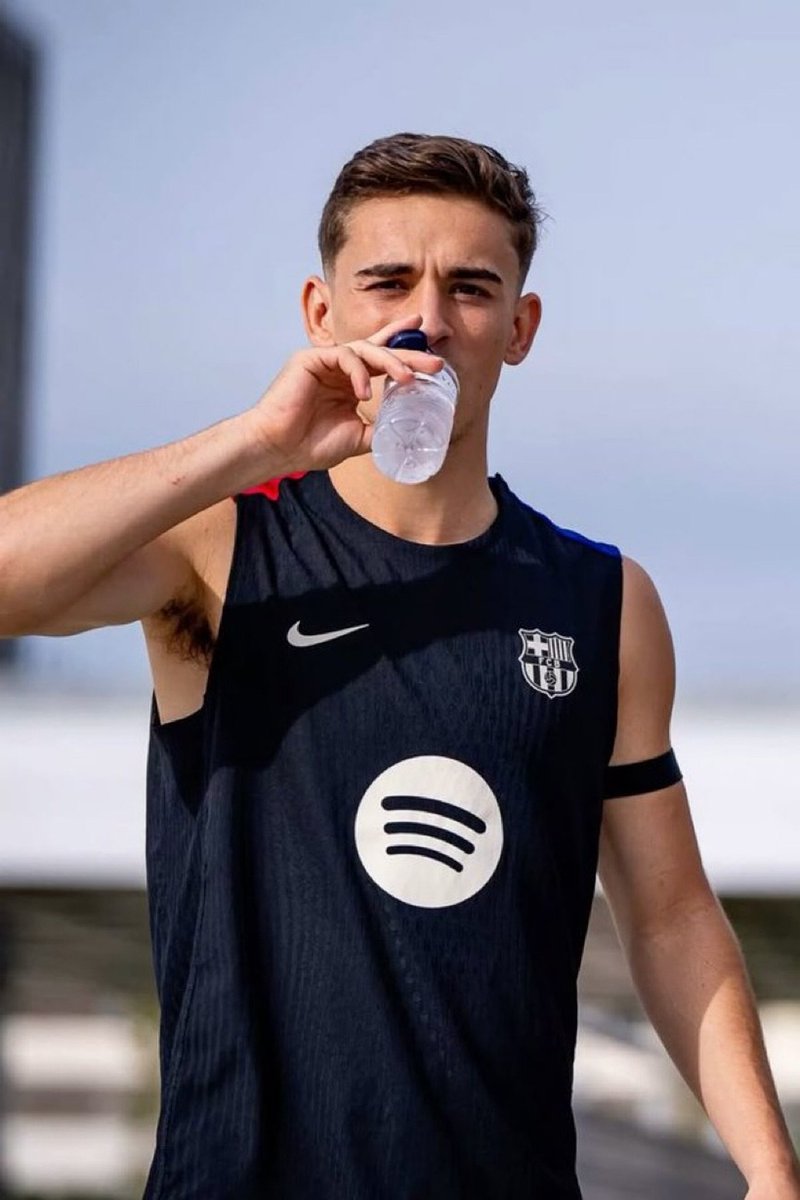 gavzinn's tweet photo. Sempre volto dos treinos e jogos todo suado e com muito tesão 🥵 https://t.co/QHa28POhga