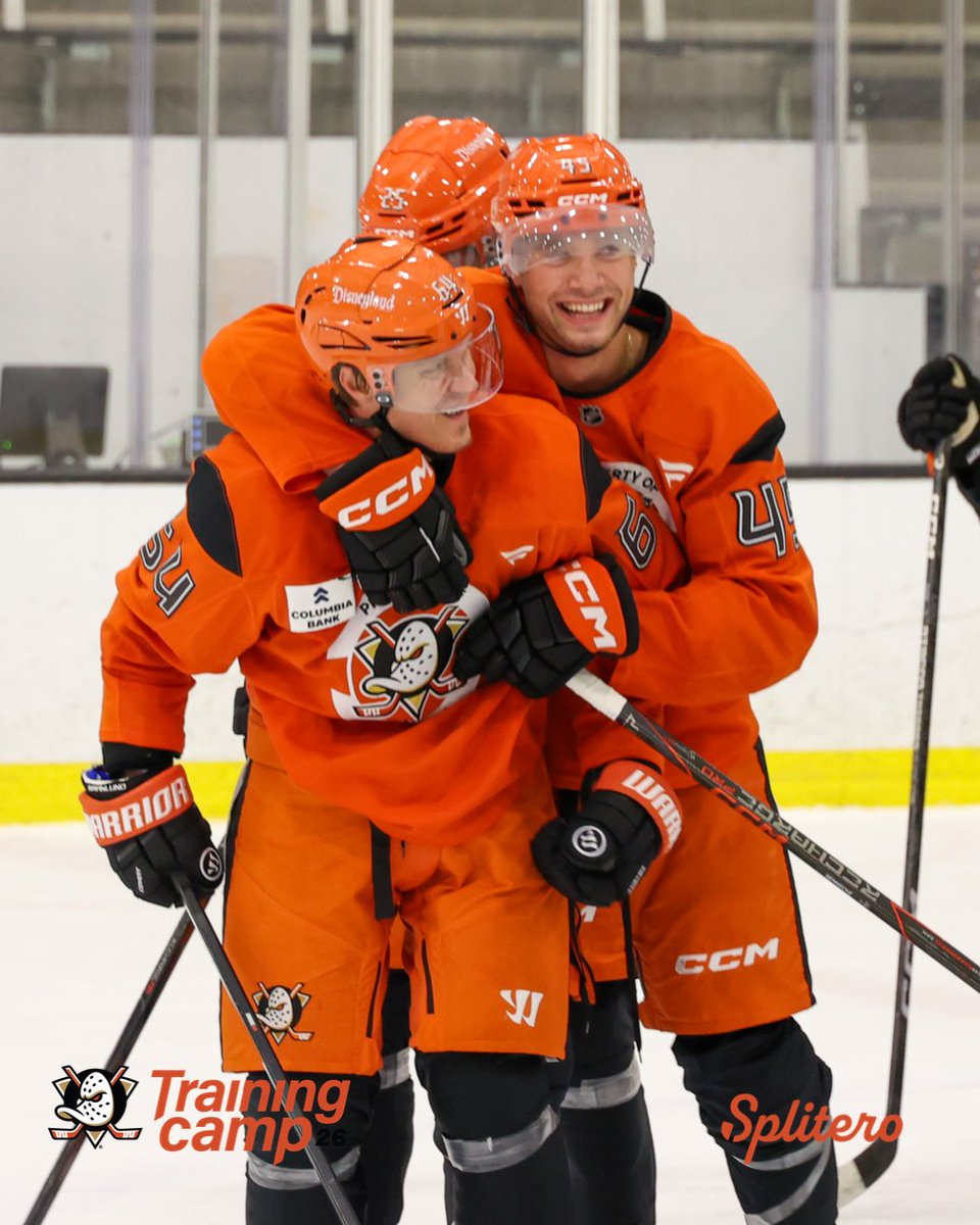 AnaheimDucks's tweet photo. So much love for our new captain 🧡

#FlyTogether | @splitero https://t.co/8lCOjrNuDT