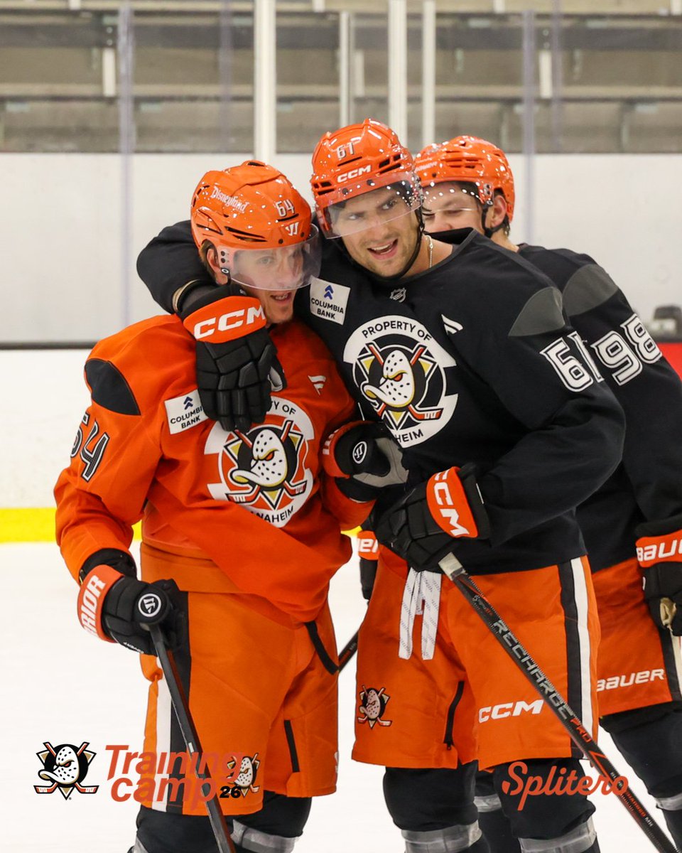 AnaheimDucks's tweet photo. So much love for our new captain 🧡

#FlyTogether | @splitero https://t.co/8lCOjrNuDT