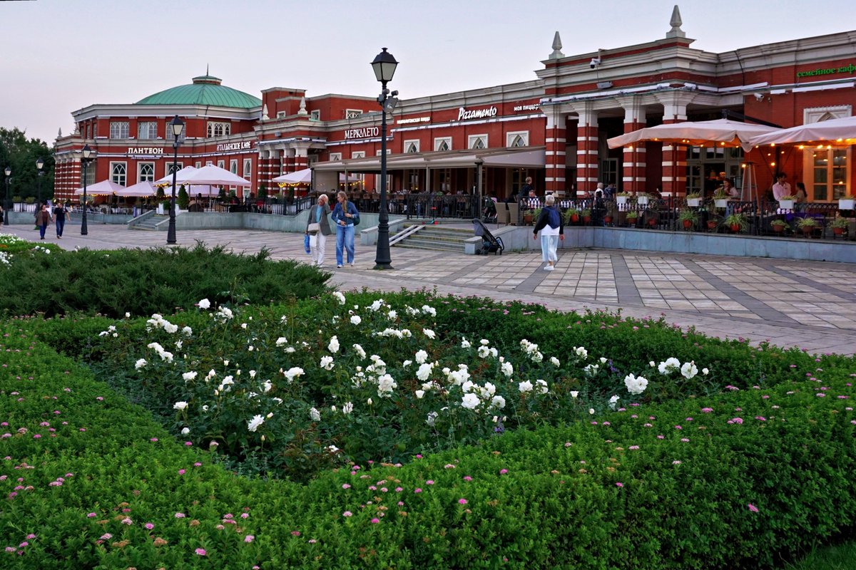 PEKHTography's tweet photo. Lampposts, evening light, empty chairs β
the station where people parted is now where they meet. π―οΈ
Trains left, dates stayed.
#AdaptiveReuse #StationArchitecture #TransitToTable #EveningTerraceGlow https://t.co/Nk98lAkE7M