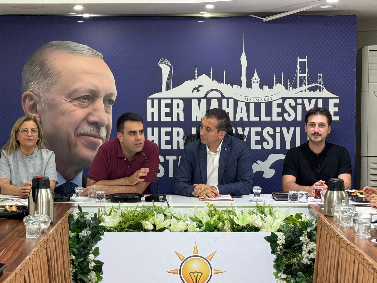 AKPartiSisli's tweet photo. İlçe Başkanımız Sn. Serkan Polat’ın başkanlığında, İl Sorumlumuz Sn. Osman Ertuğrul Yörük’ün katılımlarıyla haftalık olağan İlçe Yönetim Kurulu Toplantımızı gerçekleştirdik.

Toplantımızın hayırlara vesile olmasını temenni ediyoruz.🤝

@abdullahozdemir 
@srkplt 
@drfatihtuna  
@oeyoruk 
@akpartiistanbul