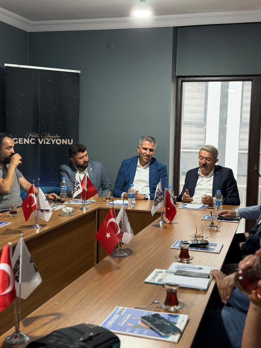 osmancicekel's tweet photo. 📍ASKON Van 

Van Ticaret ve Sanayi odası yönetim kurulu Başkanı sayın Necdet Takva ve Yönetim kurulu üyeleri Şubemize ziyarette bulundular.

Yaklaşan seçimler öncesi Kendilerine ve Komite adaylarına başarılar dilerim.

@orhanaydin 
@NecdetTakva 
@Volkan_Khrmn08 
@baburalkoc 
@AliVefaTEKN1 
@gencaskonvan65 
@mhmmdhsynikbl