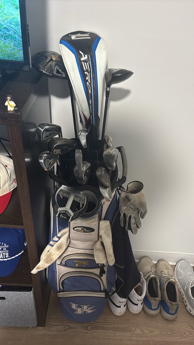 RocketR67's tweet photo. Golf bag dox for 100 followers 🥳 https://t.co/HfWRDo6mUK