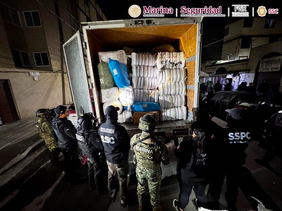 TorresAnye's tweet photo. El secretario de Seguridad y Protección Ciudadana, Omar García Harfuch, informó que aseguraron 13 toneladas de tabaco ilegal, equivalentes a  650 mil cajetillas de cigarros en su mayoría apócrifos, en diversos cateos realizados en la CDMX. https://t.co/tib9NpsrN8