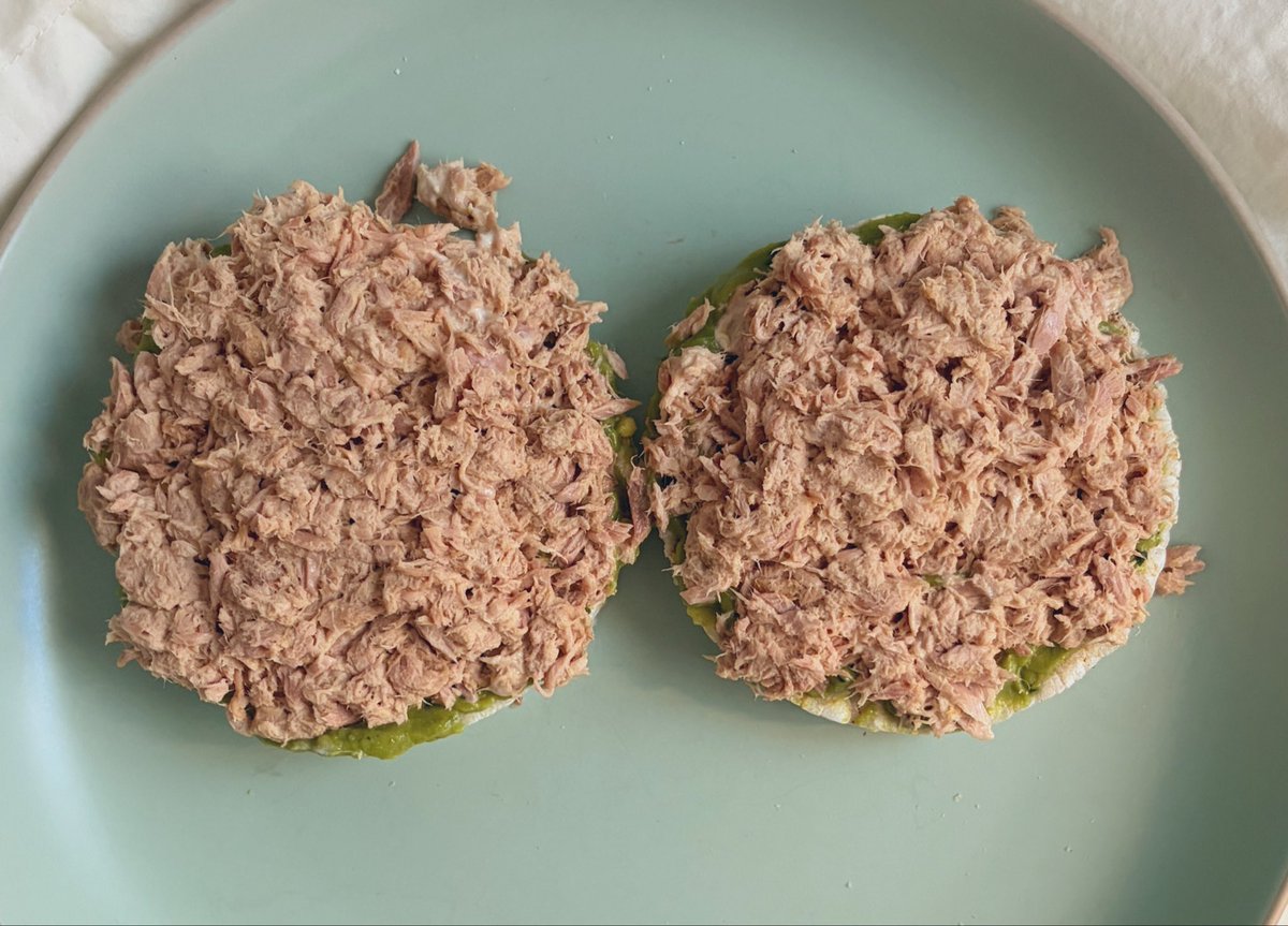 stipplinder's tweet photo. tuna and avocado on rice cake 𓍯
        • cal est: 190 per cake? 
#omad #edtwt #michelinstar https://t.co/CbbG2ZjKvF